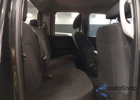 2018 Ram 1500 Express 4X2 6'4 Box из США, поврежденный, VIN 1C6RR6FG7JS336794